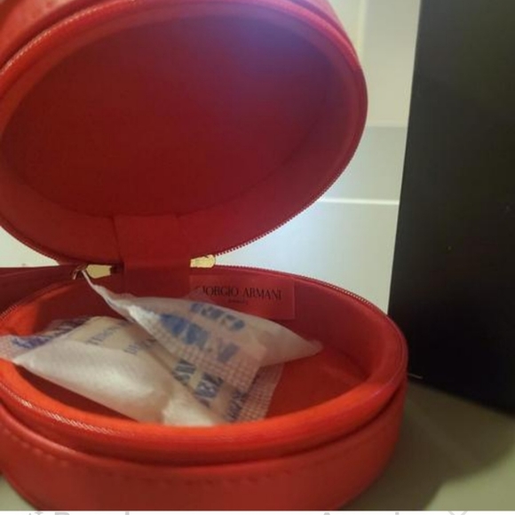 Giorgio Armani cushion vanity case/ weistlet - Picture 4 of 4